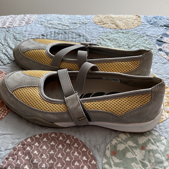 Propet shoes - Picture 5 of 8